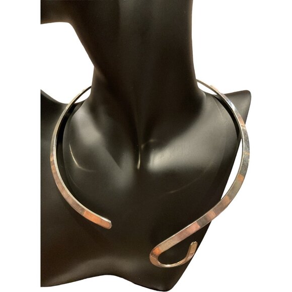 Abstract Sculptural Silver-Tone Open Collar Necklace For Women - Picture 3 of 5